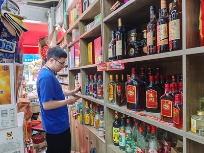 佛冈县市场监管局龙山所重拳出击，开展“特供酒”清源打链专项行动